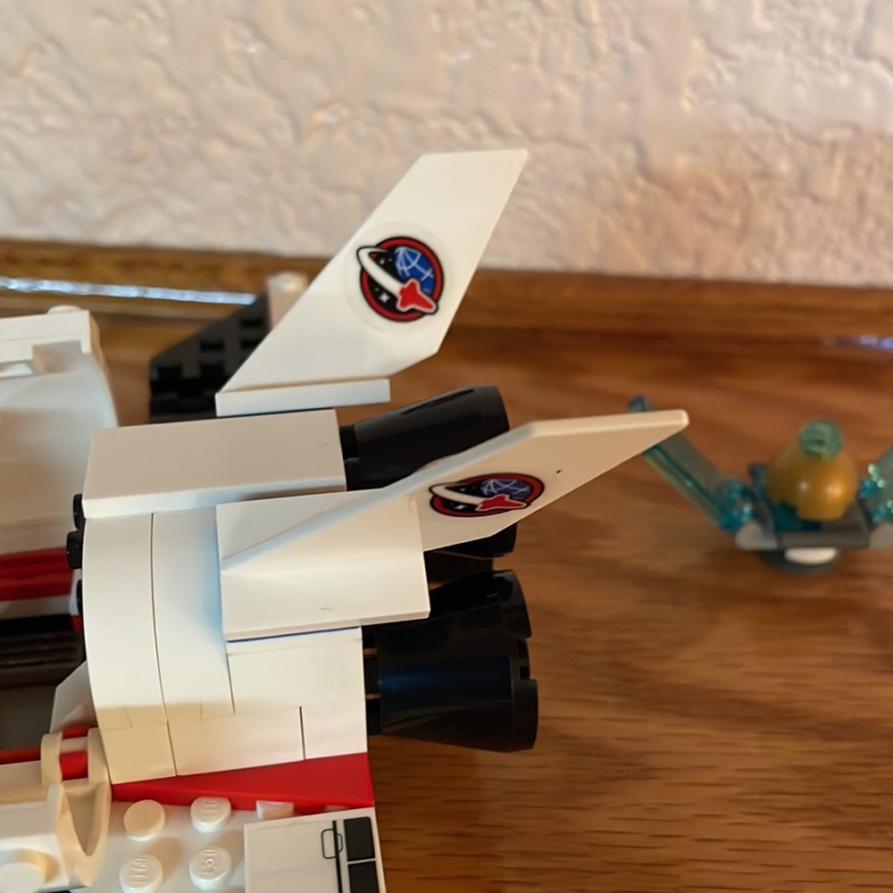 LEGO Utility Shuttle - Picture 8 of 9
